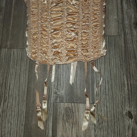 Slimming Corset in Nude 🐵 🙈 🙉 🙊 EUC - Picture 8 of 11